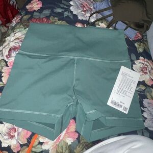 Lululemon wunder train shorts